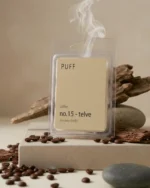 PUFF No.15 Telve kahve kokulu soya wax melts, kahve çekirdekleri ve doğal dekor ile ürün görseli