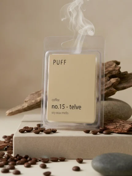 PUFF No.15 Telve kahve kokulu soya wax melts, kahve çekirdekleri ve doğal dekor ile ürün görseli