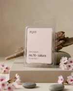 PUFF No.16 Sakura kiraz çiçeği kokulu soya wax melts, sakura çiçekleri ve doğal dekor ile ürün görseli