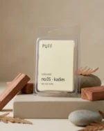 PUFF No.05 Kadim sedir ağacı kokulu soya wax melts, sedir ağacı parçaları ve doğal dekor ile ürün görseli