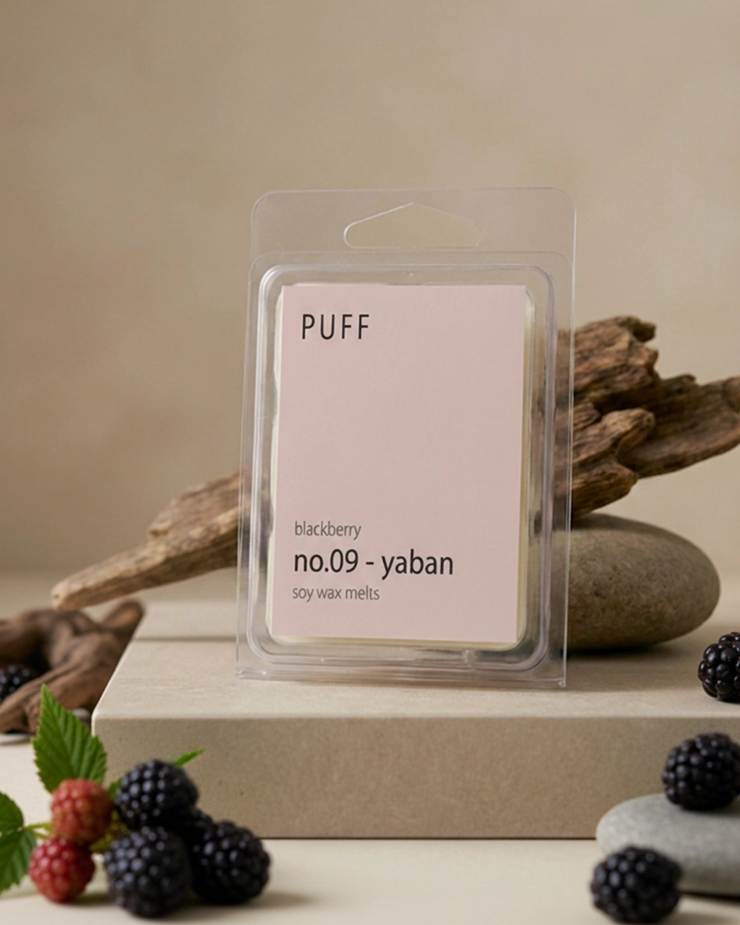 PUFF No.09 Yaban – Böğürtlen Kokulu Buhurdanlık Mumu PUFF No.09 Yaban böğürtlen kokulu soya wax melts, taze böğürtlenler ve doğal dekor ile ürün görseli
