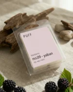 PUFF No.09 Yaban böğürtlen kokulu soya wax melts, taze böğürtlenler ve doğal dekor ile ürün görseli